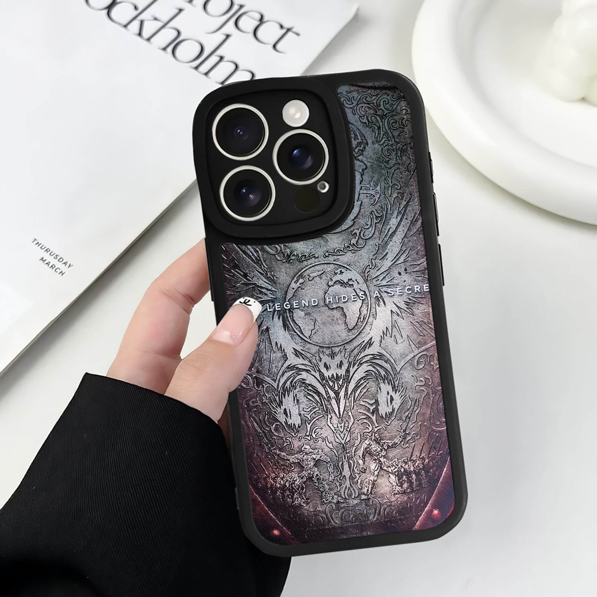 （画像用） Transformers トランスフォーマー 【iPhone 16シリーズ対応】シリコンスマホケース（レザー調） 材質：シリコン